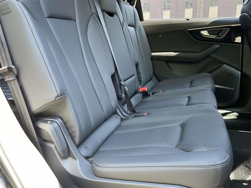 new 2025 Audi Q7 car, priced at $77,580