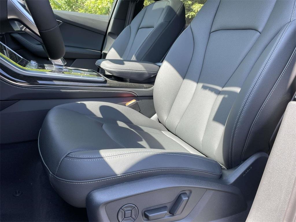 new 2025 Audi Q7 car, priced at $77,580