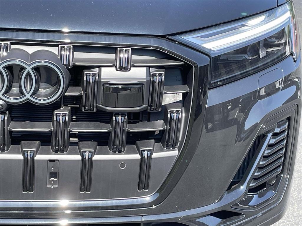 new 2025 Audi Q7 car, priced at $77,580