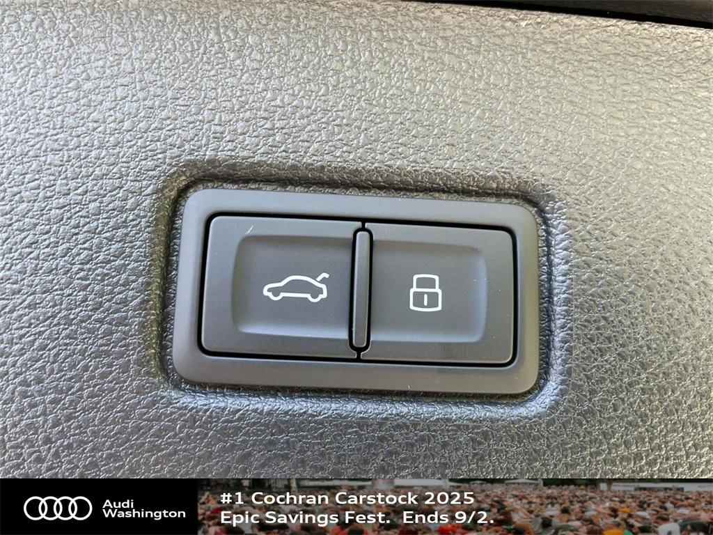 new 2025 Audi Q7 car, priced at $77,580