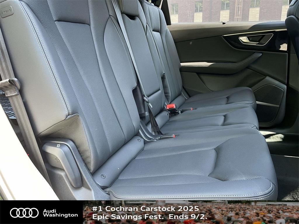 new 2025 Audi Q7 car, priced at $77,580
