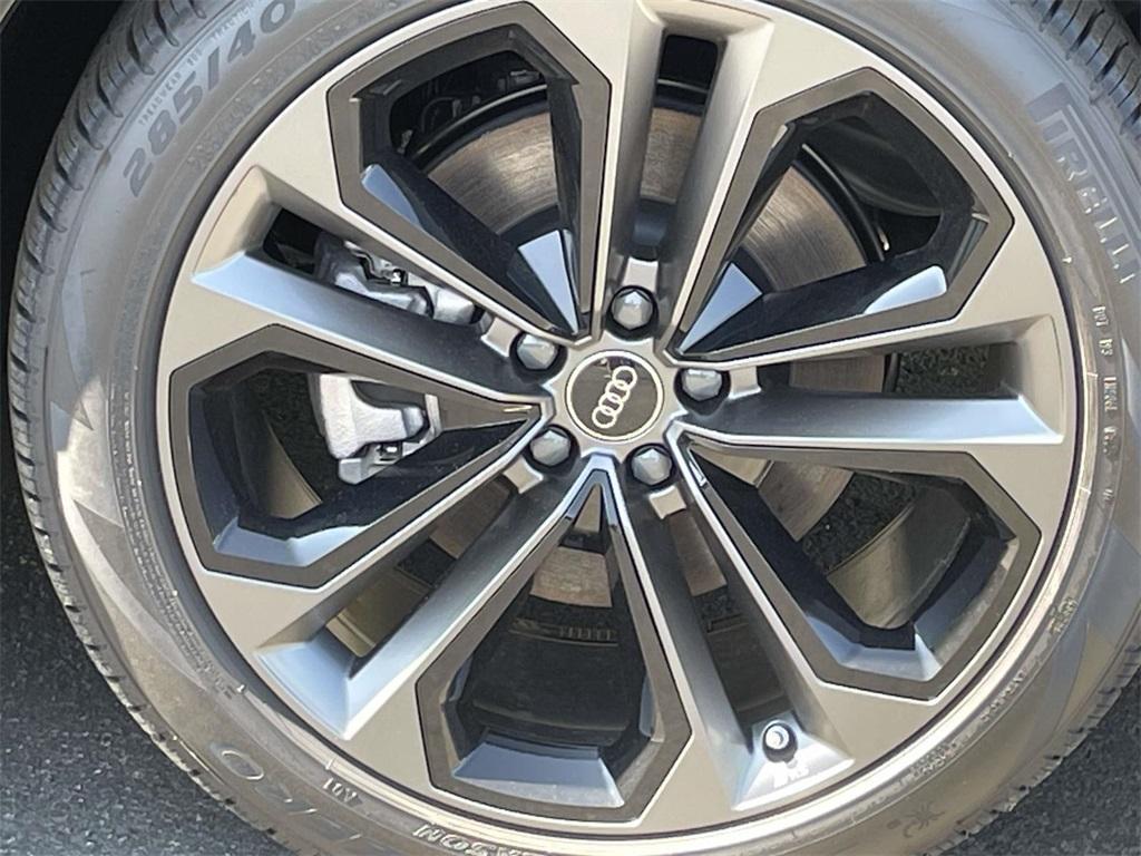 new 2025 Audi Q7 car, priced at $77,580