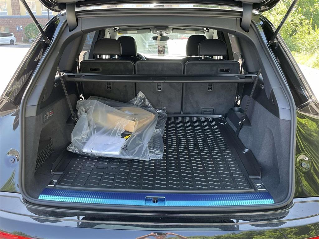 new 2025 Audi Q7 car, priced at $77,580