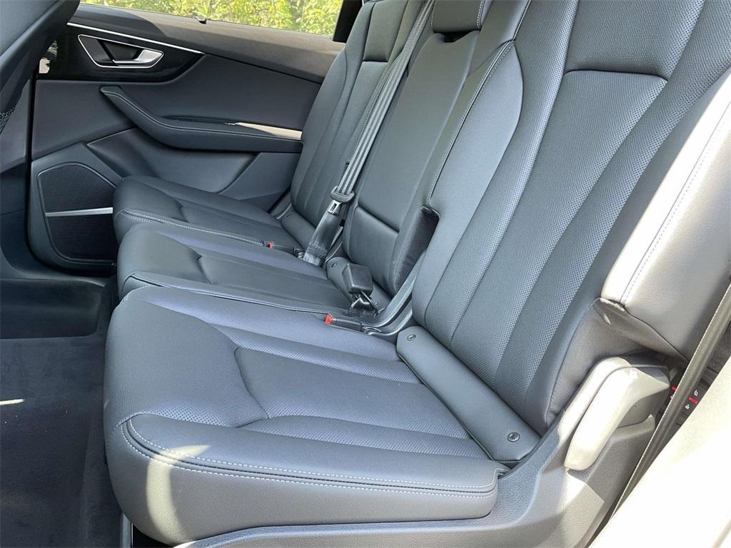new 2025 Audi Q7 car, priced at $77,580