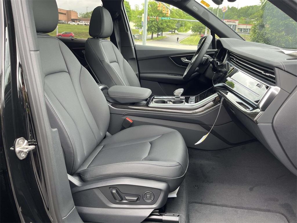new 2025 Audi Q7 car, priced at $77,580