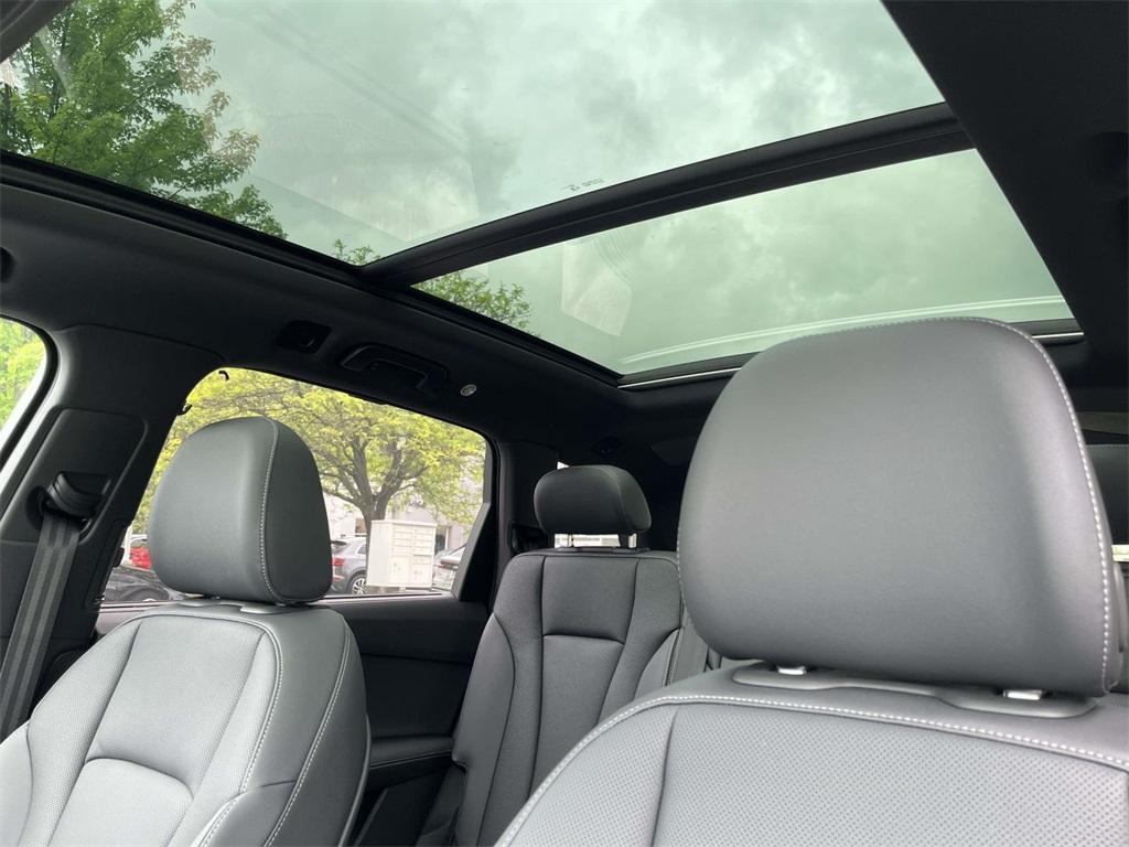 new 2025 Audi Q7 car, priced at $77,580