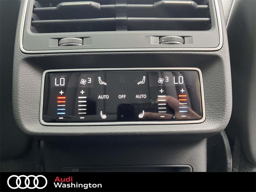 new 2025 Audi Q7 car, priced at $77,580