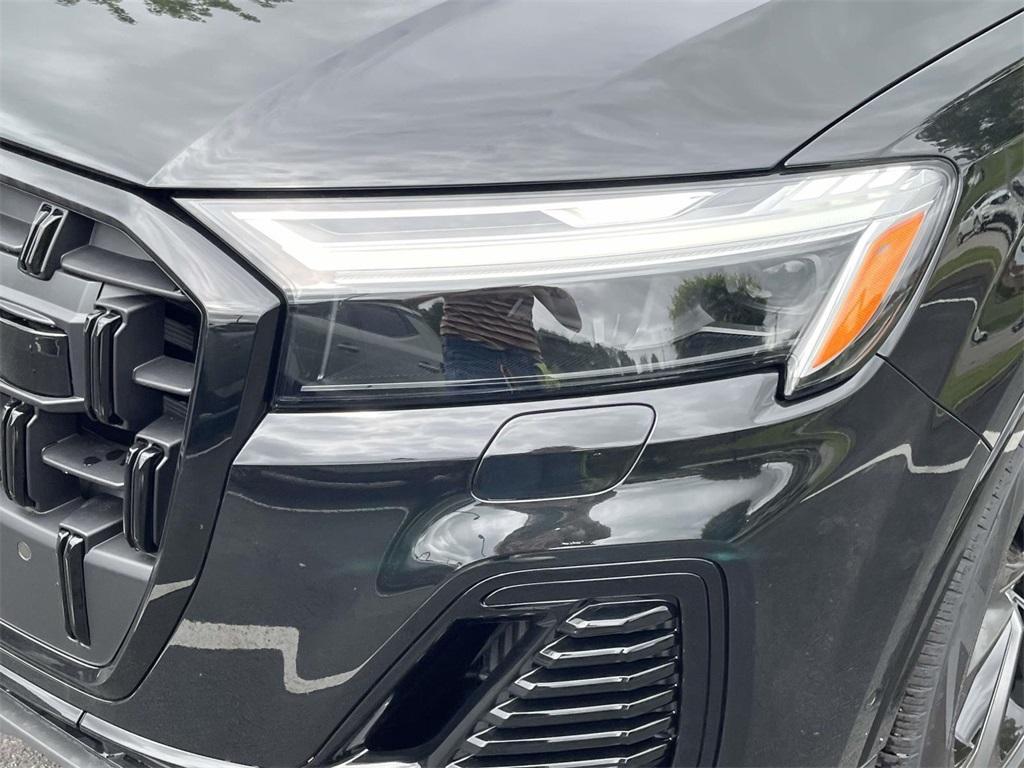 new 2025 Audi Q7 car, priced at $77,580
