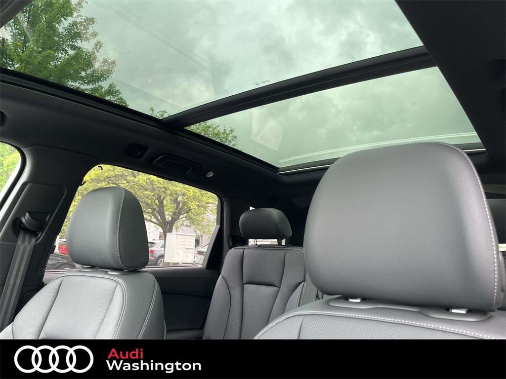 new 2025 Audi Q7 car, priced at $77,580