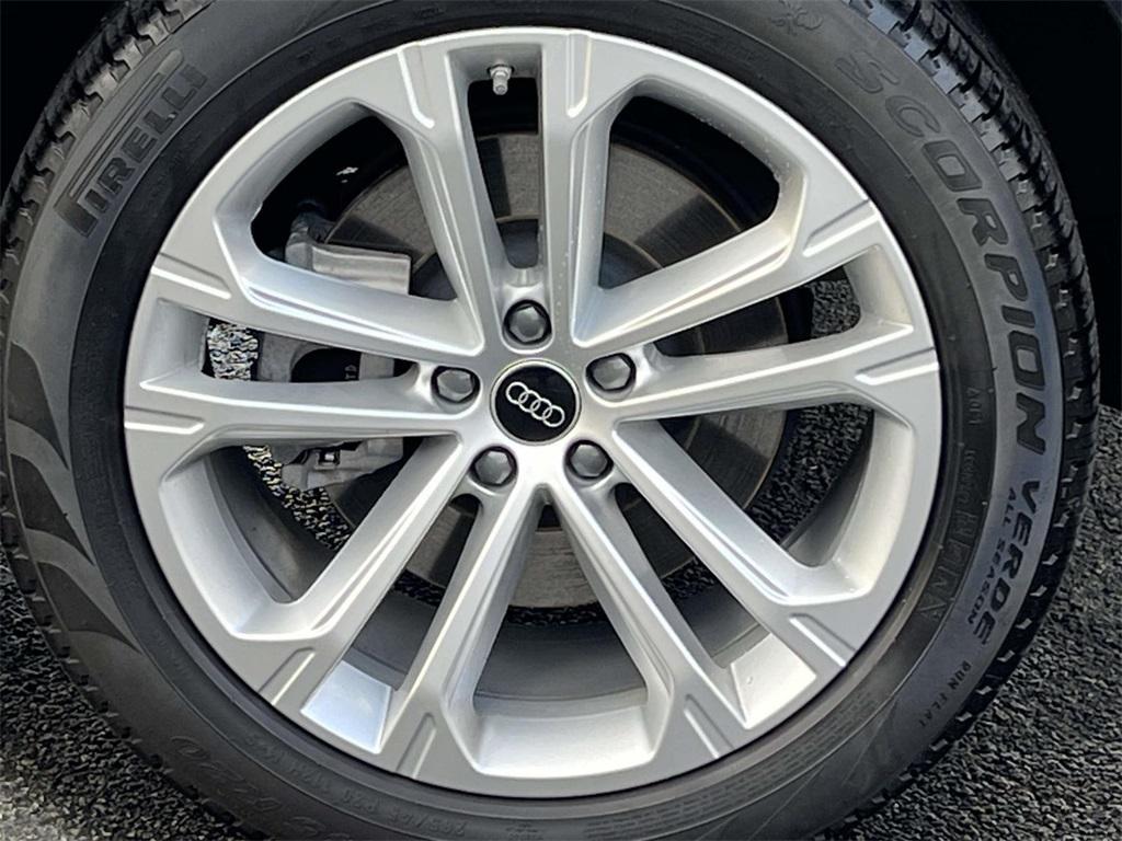 used 2025 Audi Q7 car, priced at $57,998