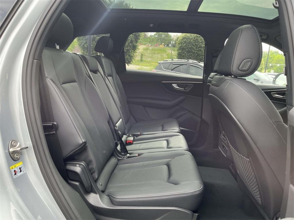 new 2025 Audi Q7 car, priced at $74,830