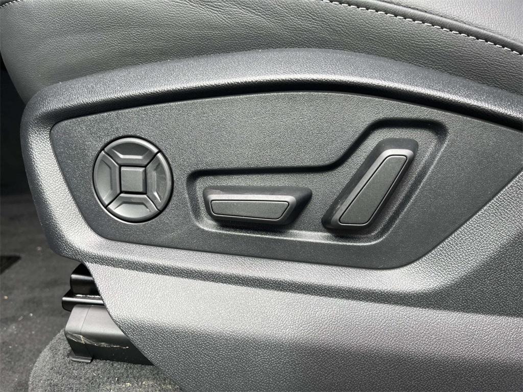 new 2025 Audi Q7 car, priced at $74,830