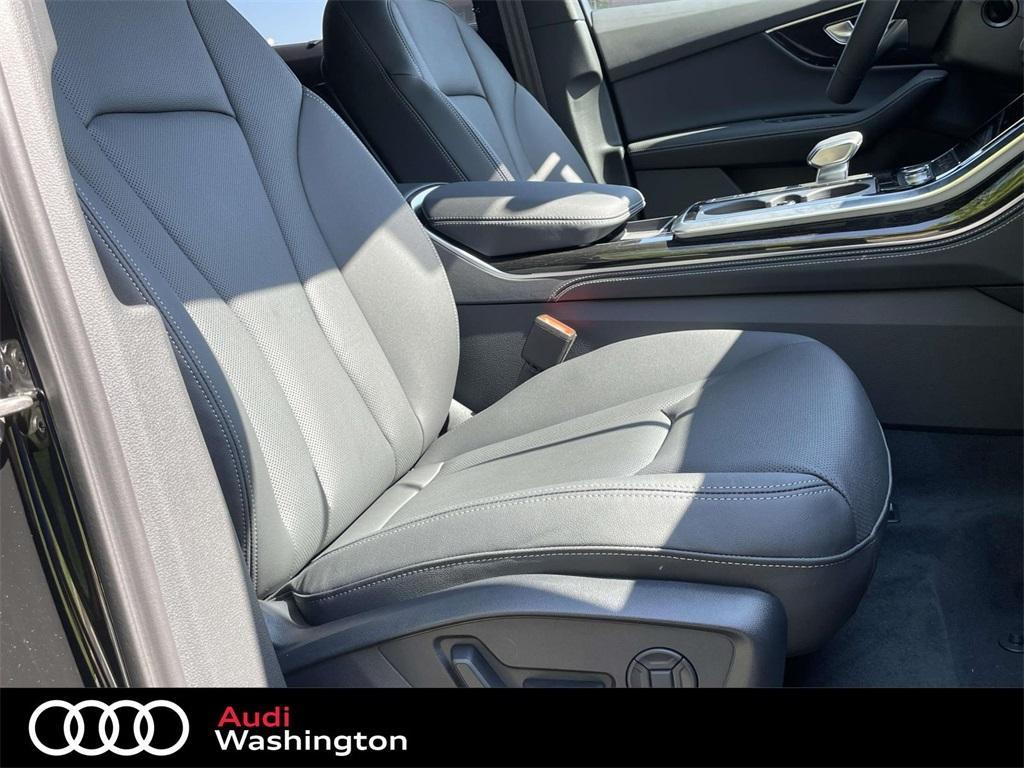 new 2025 Audi Q7 car, priced at $77,670
