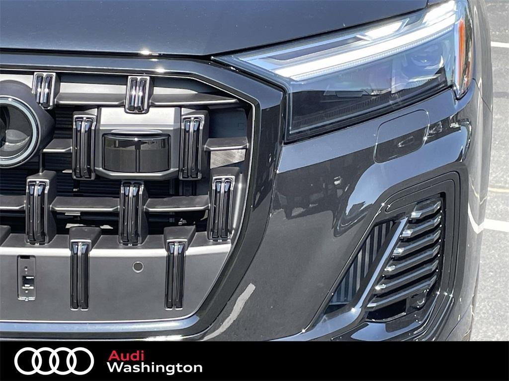 new 2025 Audi Q7 car, priced at $77,670