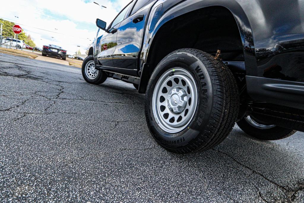 new 2025 Chevrolet Colorado car, priced at $33,160