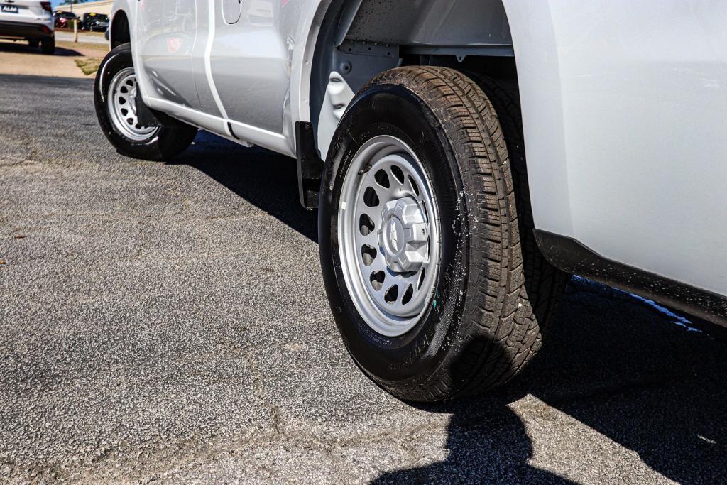 new 2025 Chevrolet Silverado 1500 car, priced at $33,817