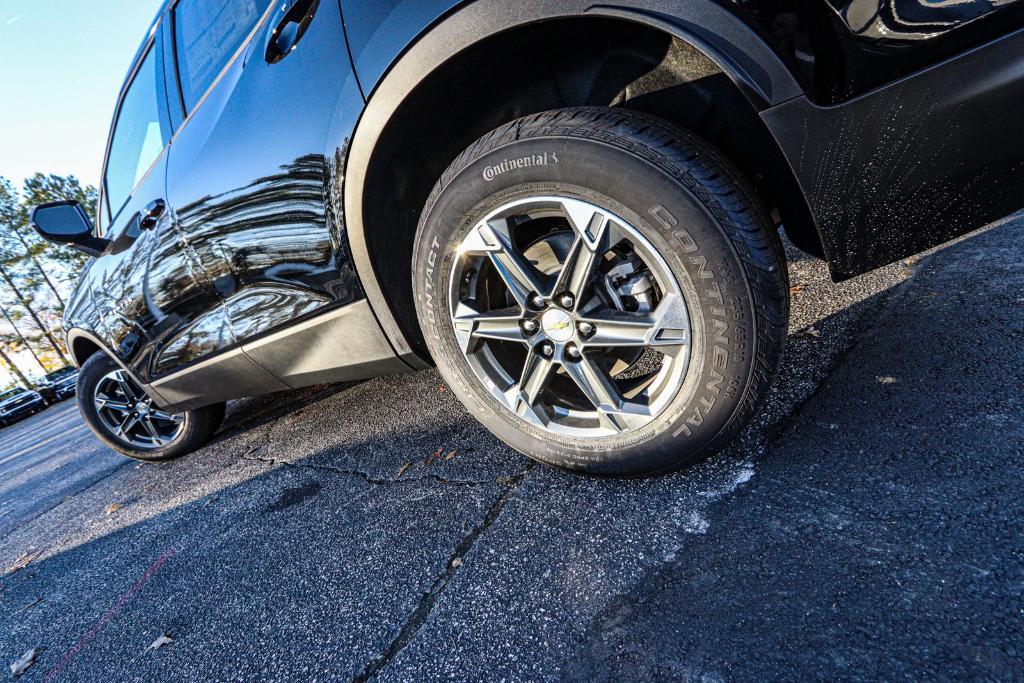 new 2025 Chevrolet Blazer car, priced at $32,101