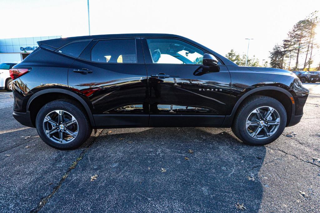 new 2025 Chevrolet Blazer car, priced at $32,101