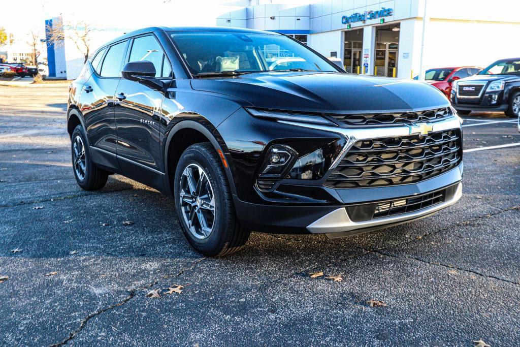 new 2025 Chevrolet Blazer car, priced at $32,101