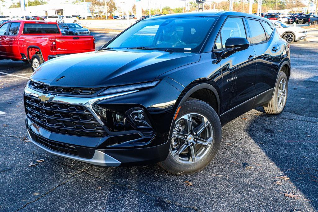 new 2025 Chevrolet Blazer car, priced at $32,101