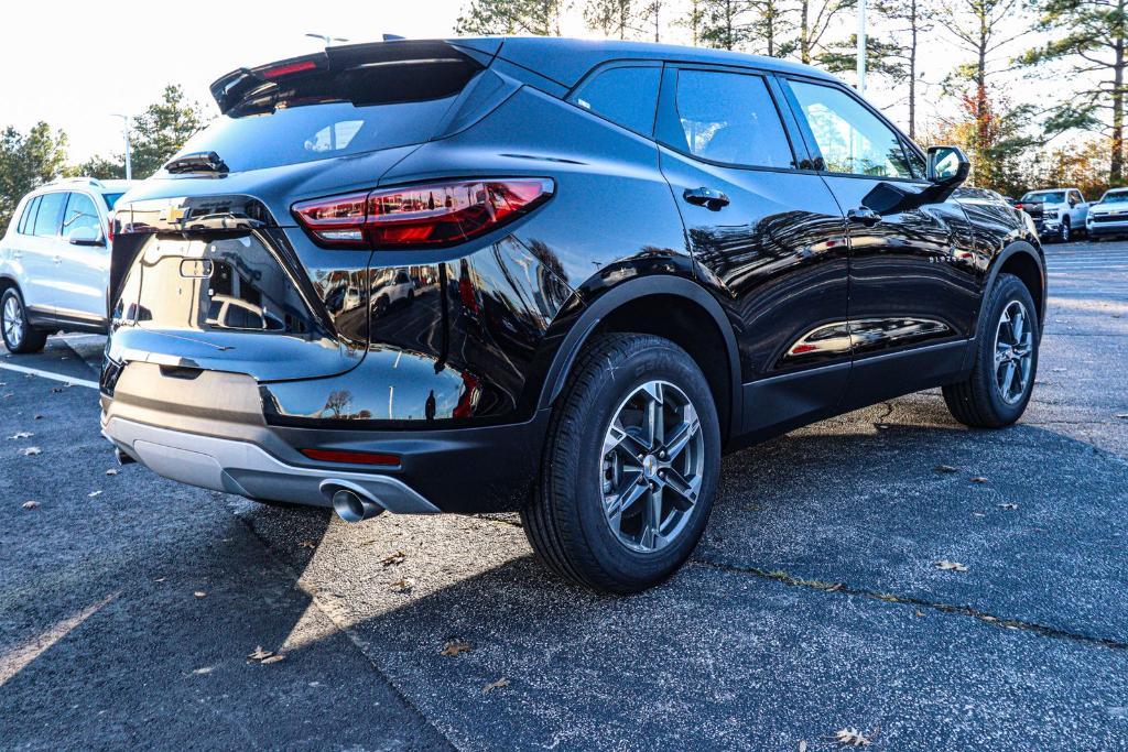 new 2025 Chevrolet Blazer car, priced at $32,101