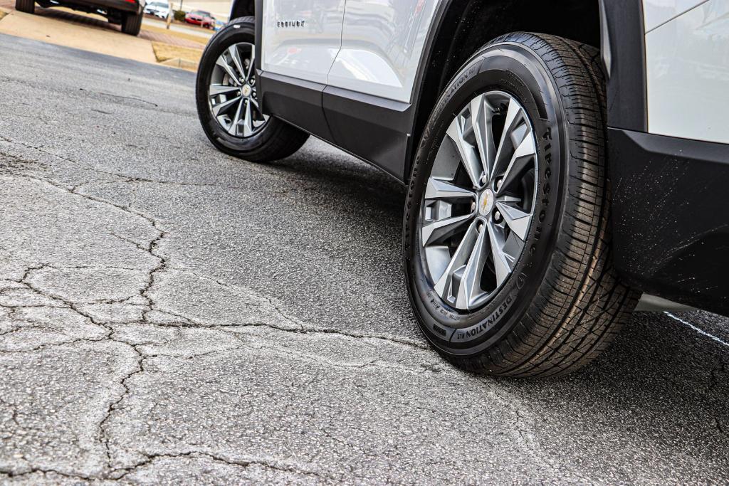 new 2025 Chevrolet Equinox car, priced at $27,595