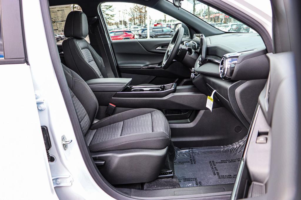 new 2025 Chevrolet Equinox car, priced at $27,595