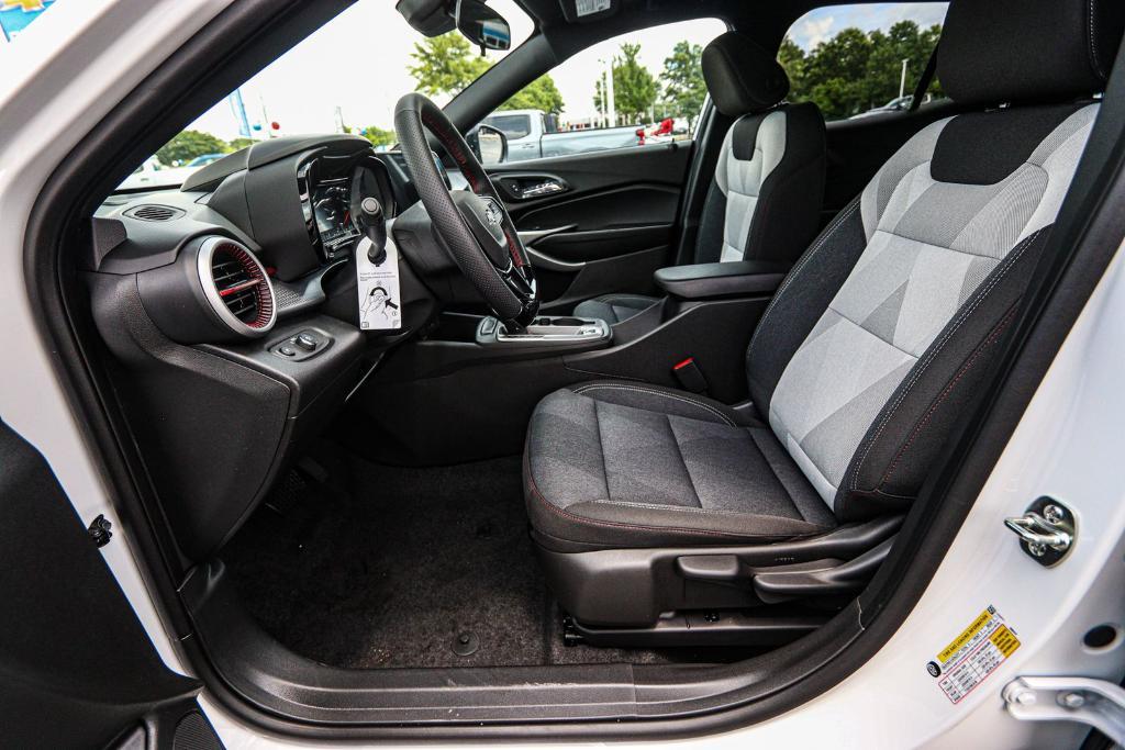 new 2025 Chevrolet Trax car, priced at $22,281