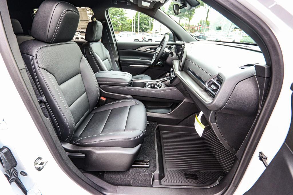new 2025 Chevrolet Traverse car, priced at $42,392