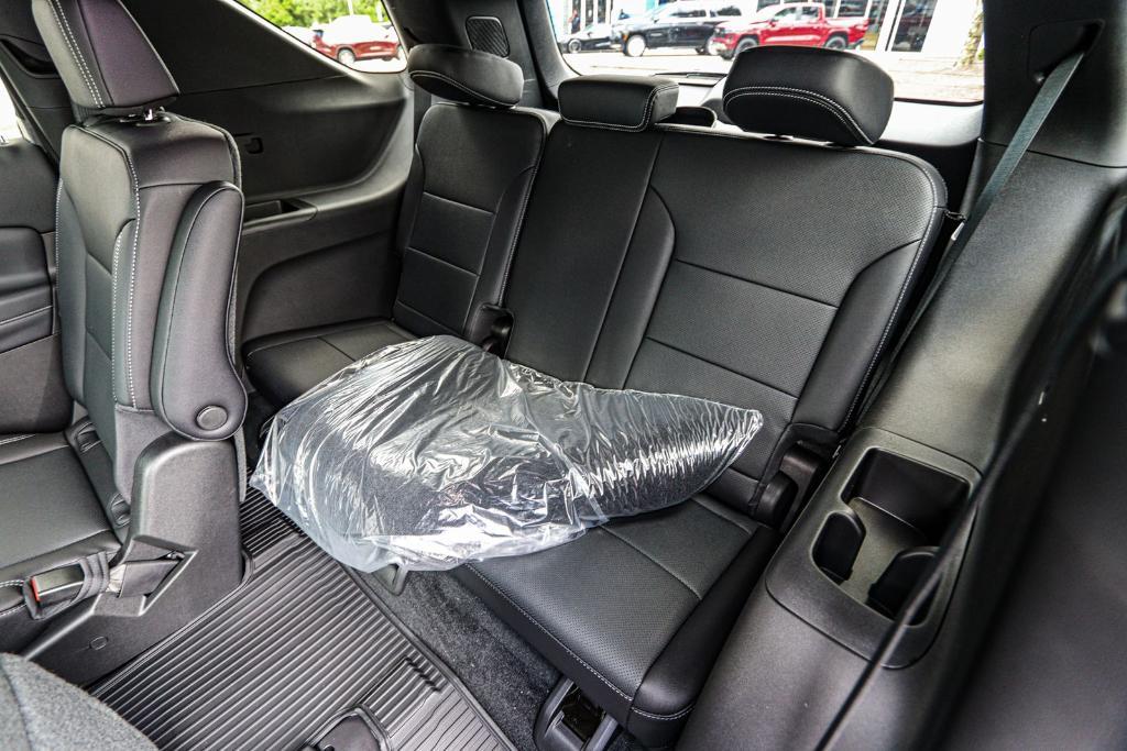 new 2025 Chevrolet Traverse car, priced at $42,392