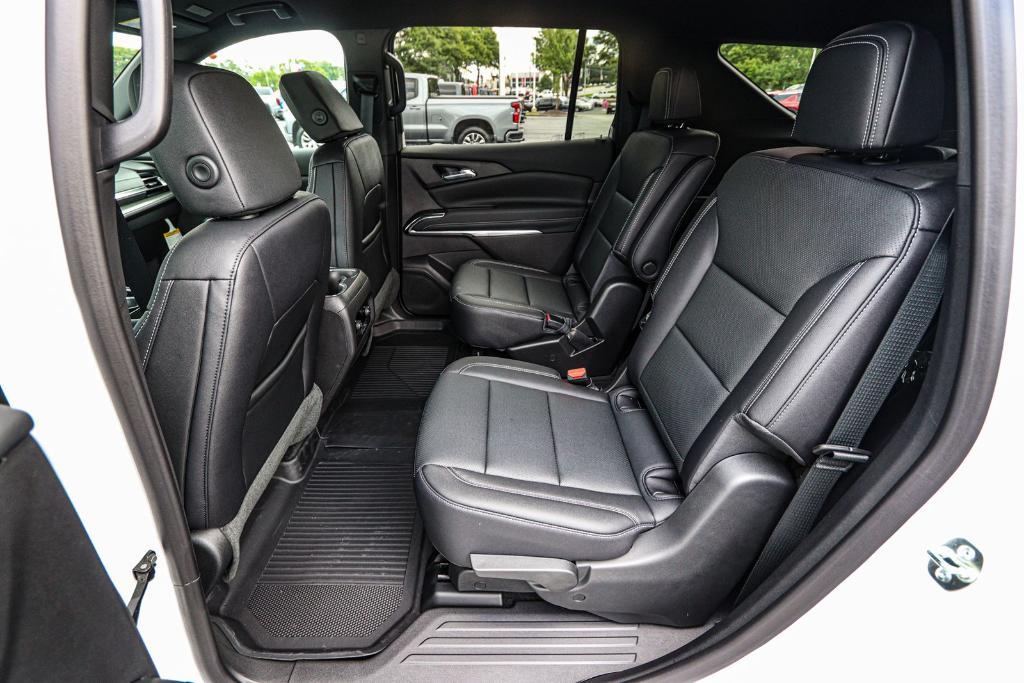 new 2025 Chevrolet Traverse car, priced at $42,392