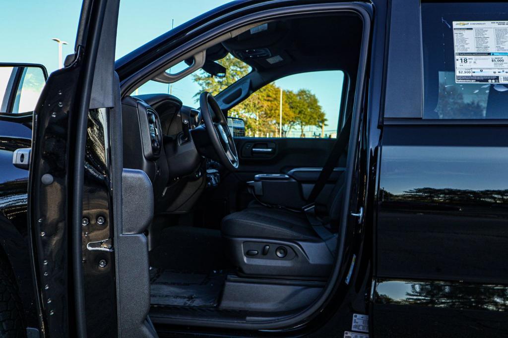 new 2025 Chevrolet Silverado 1500 car, priced at $45,395