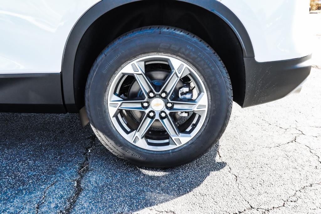 new 2025 Chevrolet Blazer car, priced at $34,101