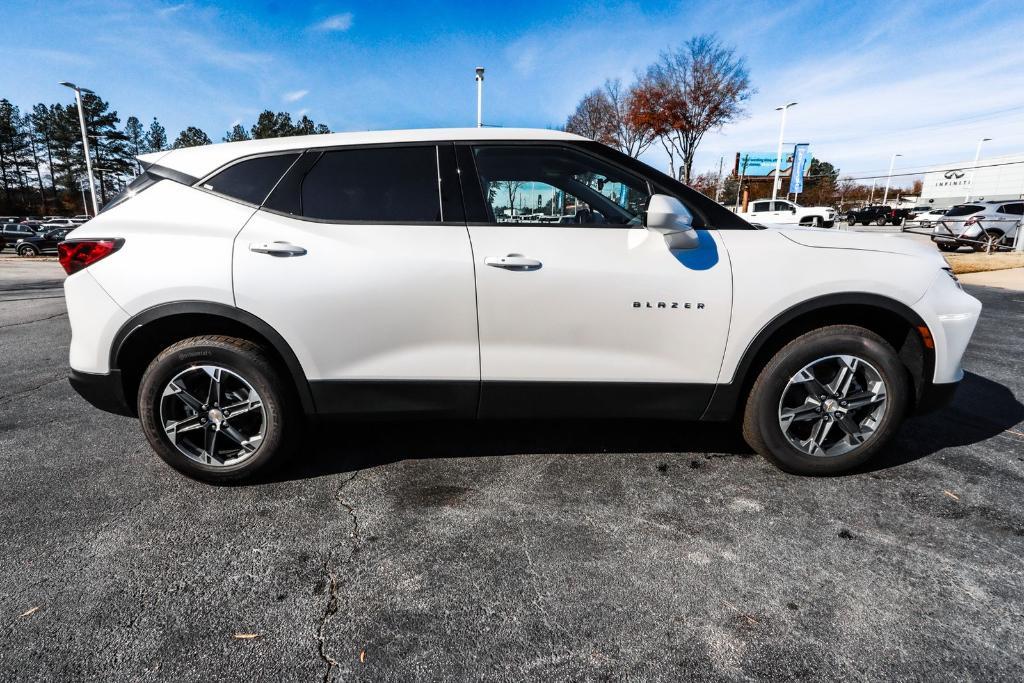 new 2025 Chevrolet Blazer car, priced at $34,101