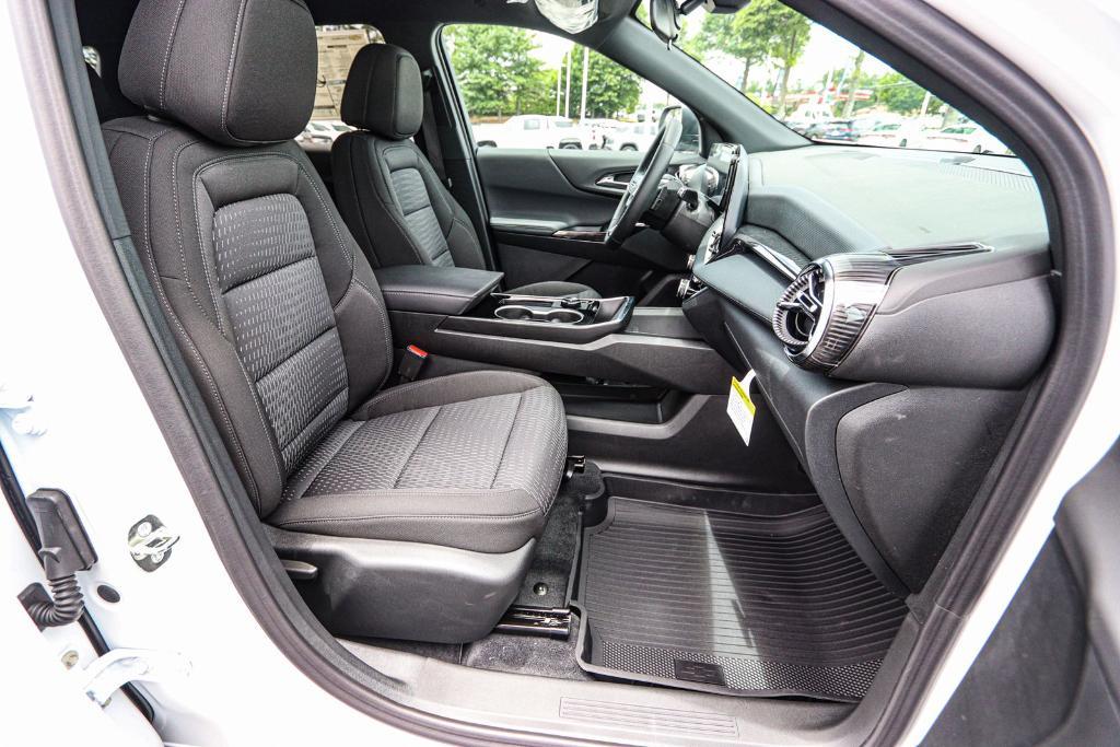 new 2026 Chevrolet Equinox car, priced at $30,245