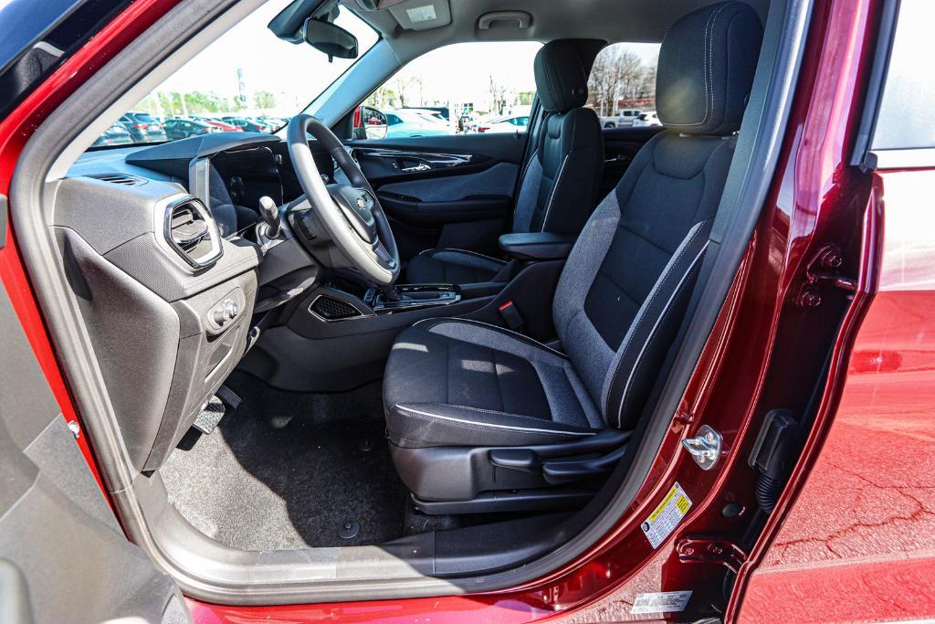 new 2025 Chevrolet TrailBlazer car, priced at $23,059