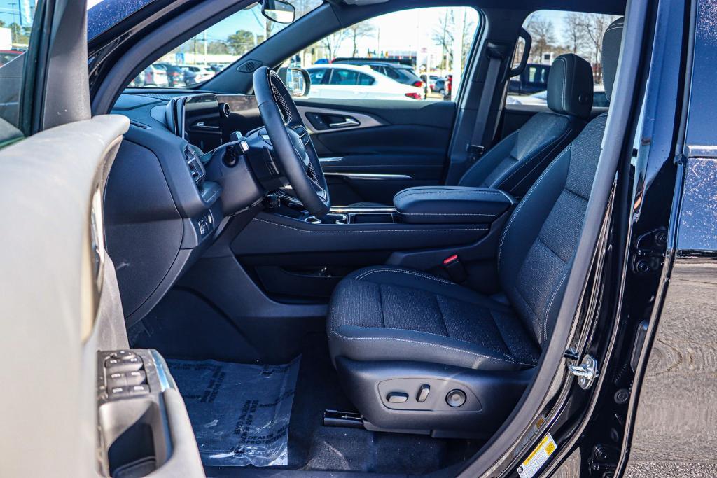 new 2025 Chevrolet Traverse car, priced at $47,990