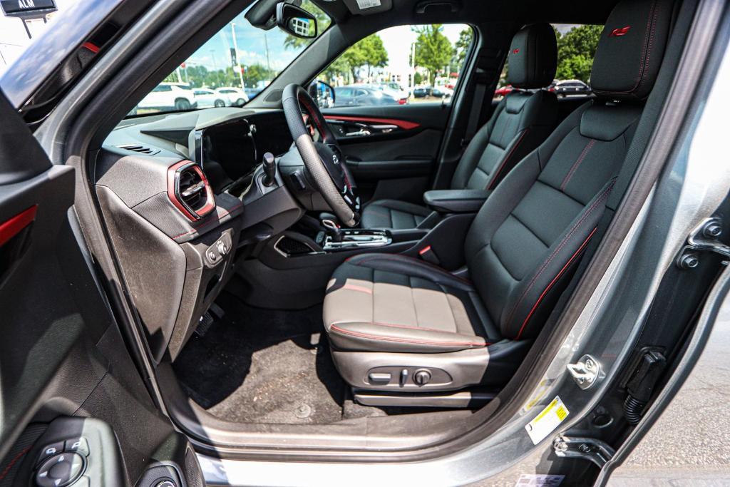 new 2025 Chevrolet TrailBlazer car, priced at $28,625