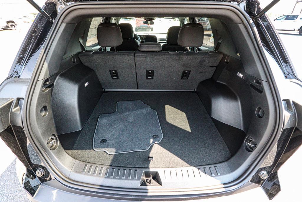 new 2026 Chevrolet Equinox car, priced at $30,290
