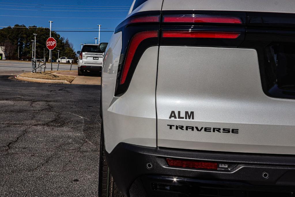 new 2025 Chevrolet Traverse car, priced at $48,114