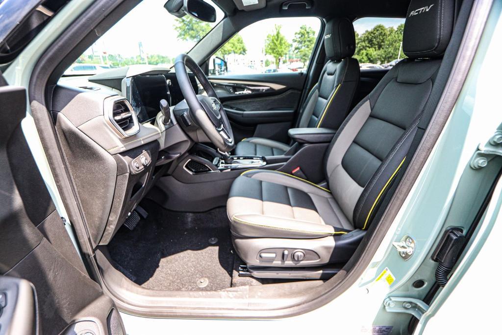 new 2025 Chevrolet TrailBlazer car, priced at $28,872