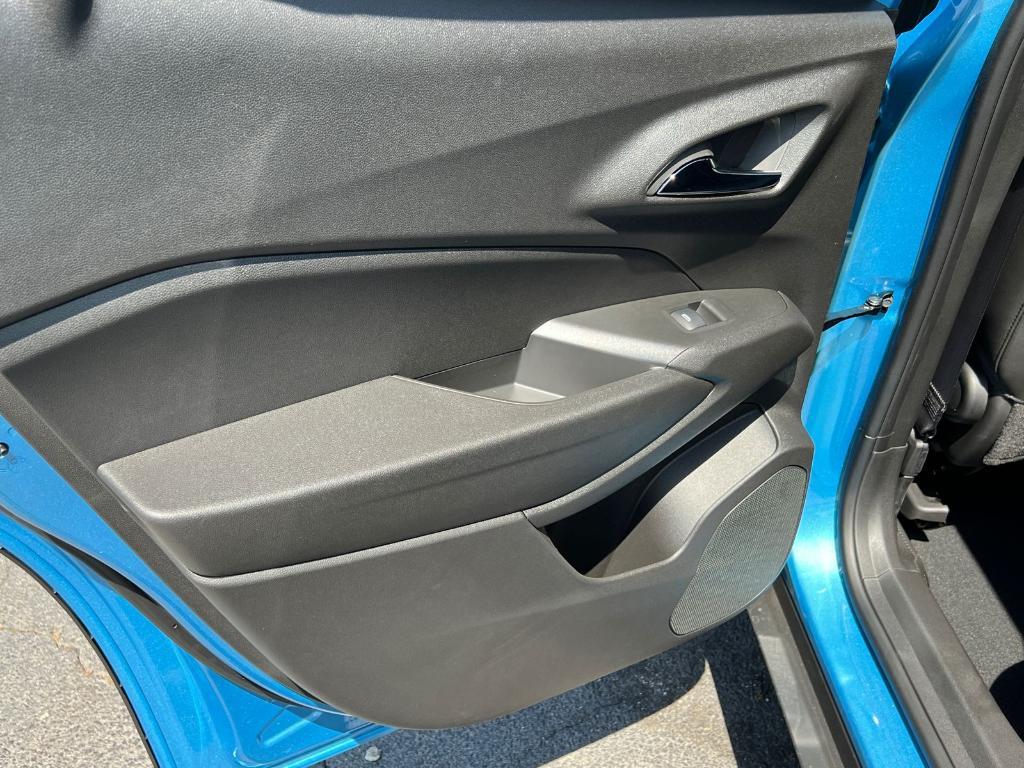 new 2025 Chevrolet Trax car, priced at $23,880
