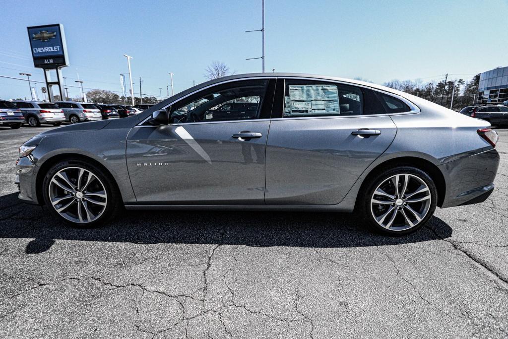 new 2025 Chevrolet Malibu car, priced at $30,332