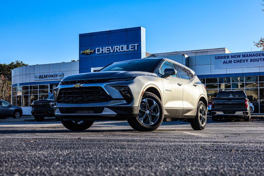 new 2025 Chevrolet Blazer car, priced at $32,501