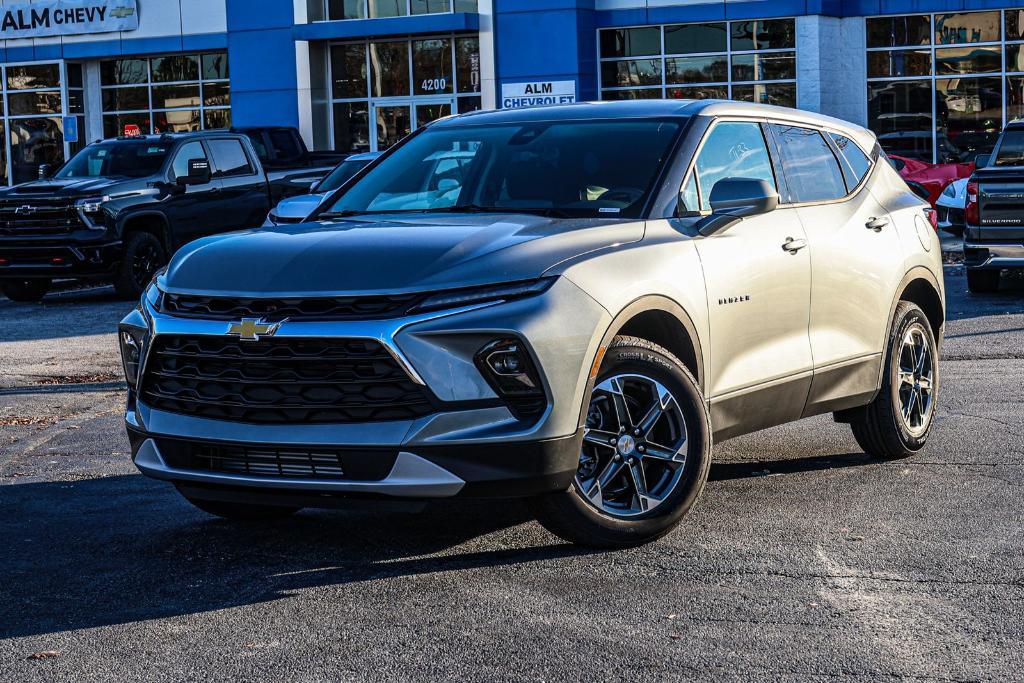 new 2025 Chevrolet Blazer car, priced at $32,501