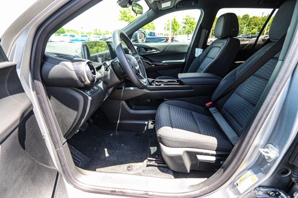 new 2026 Chevrolet Equinox car, priced at $30,245