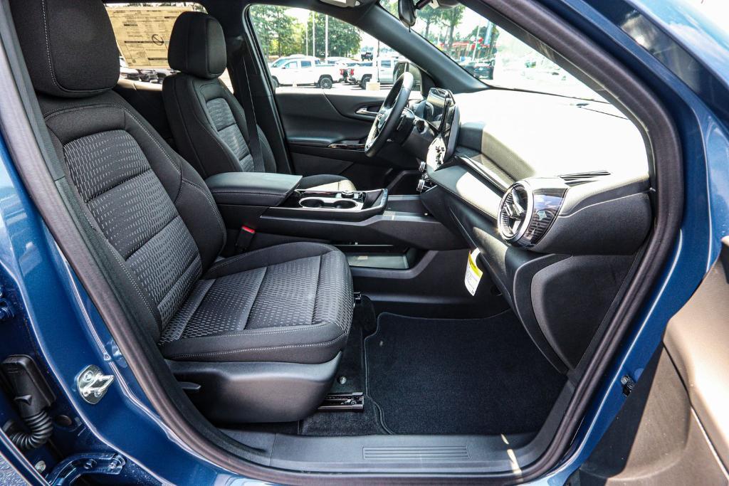 new 2026 Chevrolet Equinox car, priced at $30,245