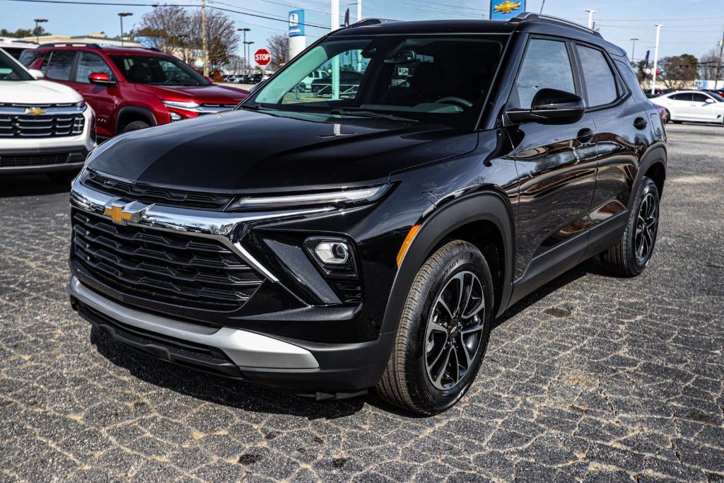 new 2025 Chevrolet TrailBlazer car, priced at $25,395