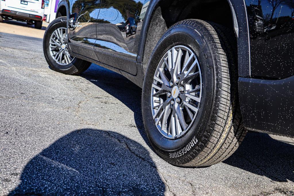 new 2025 Chevrolet Traverse car, priced at $43,490