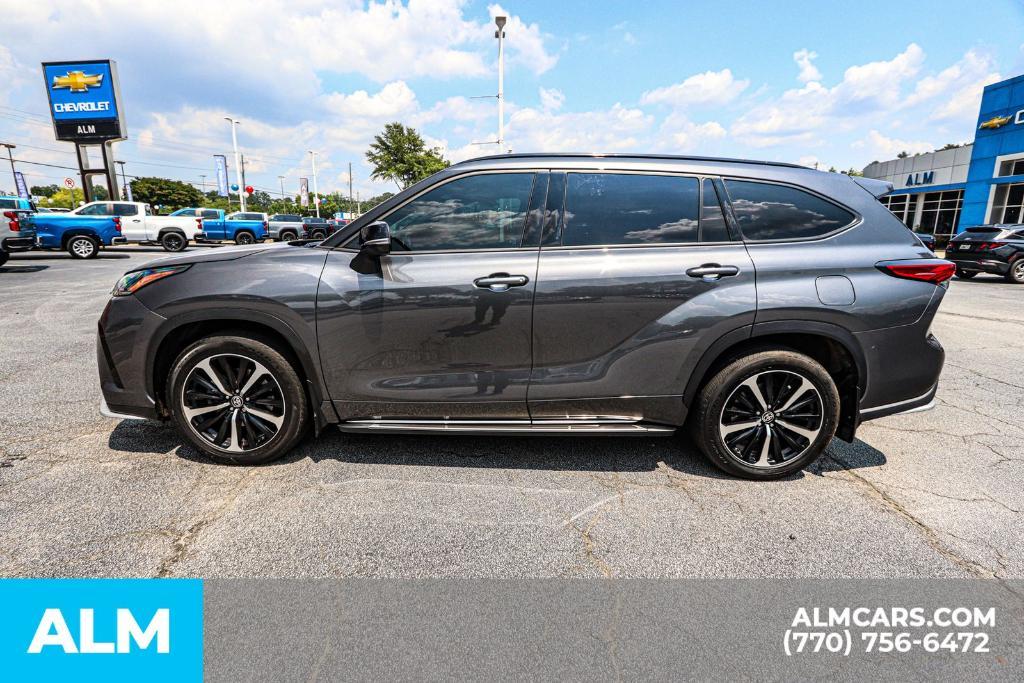 used 2022 Toyota Highlander car, priced at $36,970